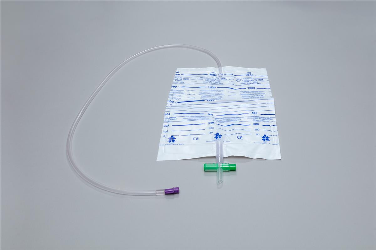 Dump bag for feeding tube, with ENFit connection